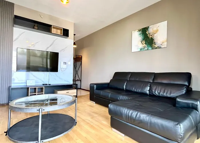 City Center Apartment With Private Parking